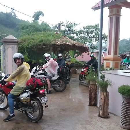 Thac Ba Family Homestay Ho To Esterno foto