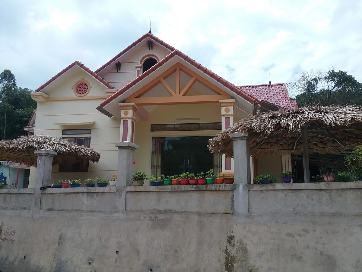Thac Ba Family Homestay Ho To Esterno foto