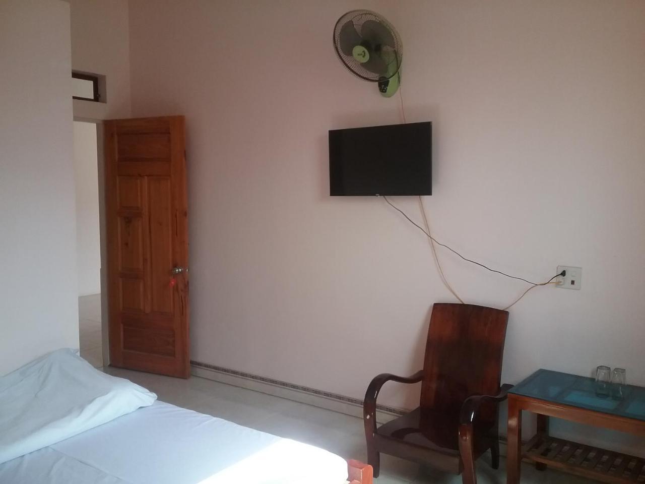 Thac Ba Family Homestay Ho To Esterno foto